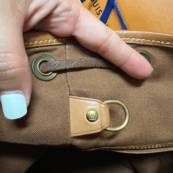 Authentic Louis Vuitton monogram canvas Montsouris MM. - Picture 8 of 8